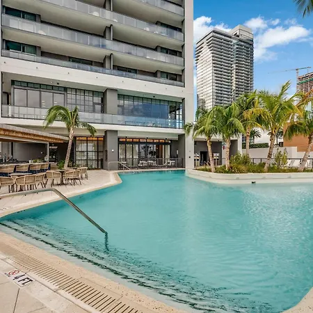 Bellini Breeze - Cozy Central Miami Pool And Gym